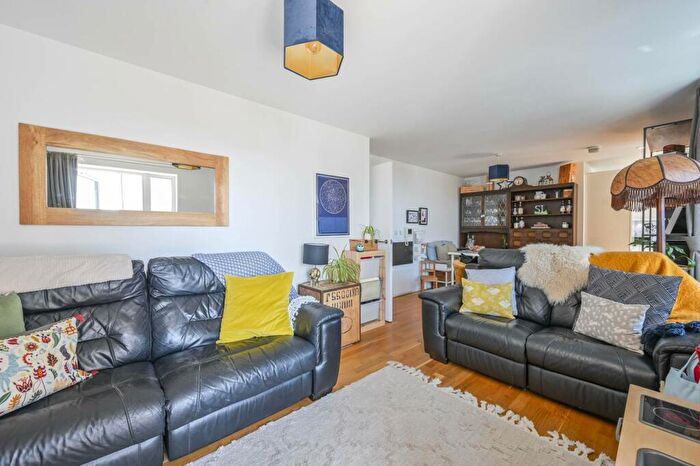 2 Bedroom Flat To Rent In Tiller Road, , Canary Wharf, London, E14