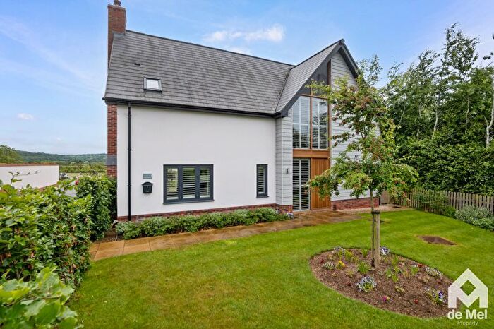 3 Bedroom Detached House For Sale In Consell Green Lane, Toddington, GL54