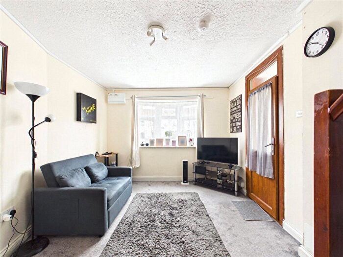 2 Bedroom End Of Terrace House To Rent In Lodge Causeway, Fishponds, Bristol, BS16