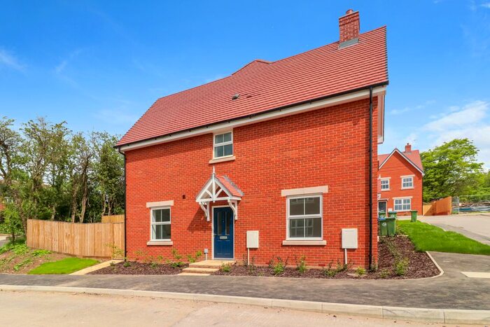 2 Bedroom End Of Terrace House To Rent In Boot Close, Buckingham, MK18