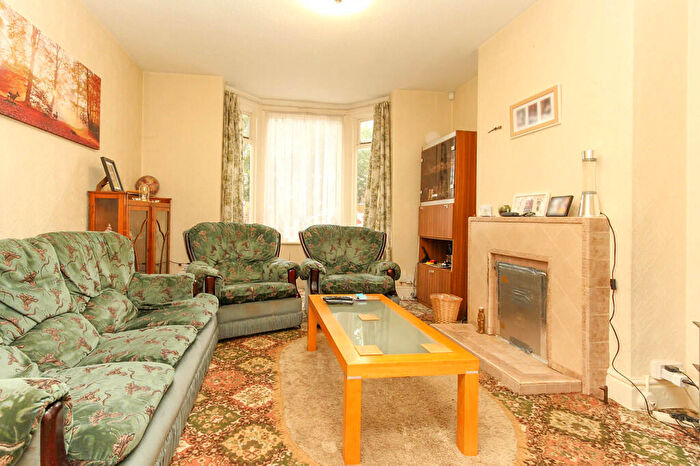 3 Bedroom Terraced House For Sale In Hatton Park Road, Wellingborough, NN8