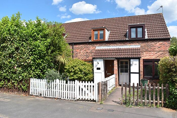 1 Bedroom Property To Rent In West Palace Gardens, Weybridge, KT13