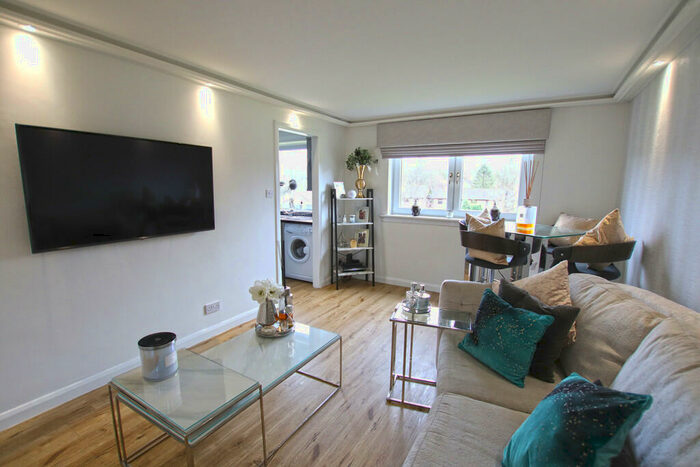 2 Bedroom Apartment To Rent In Fortingall Avenue, Kelvindale, G12