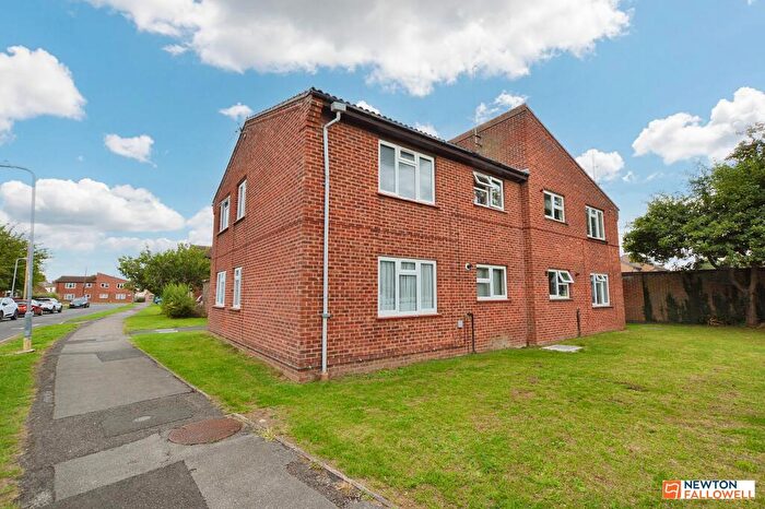 2 Bedroom Flat For Sale In Meadow Close, Bourne, PE10