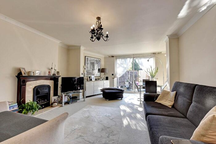 3 Bedroom Terraced House For Sale In Upton Close, Henley-On-Thames, RG9