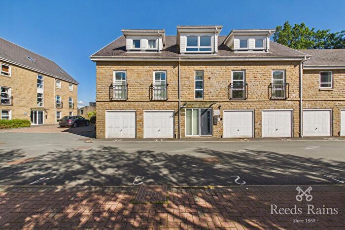 2 Bedroom Penthouse For Sale In Albert Promenade, Halifax, West Yorkshire, HX3