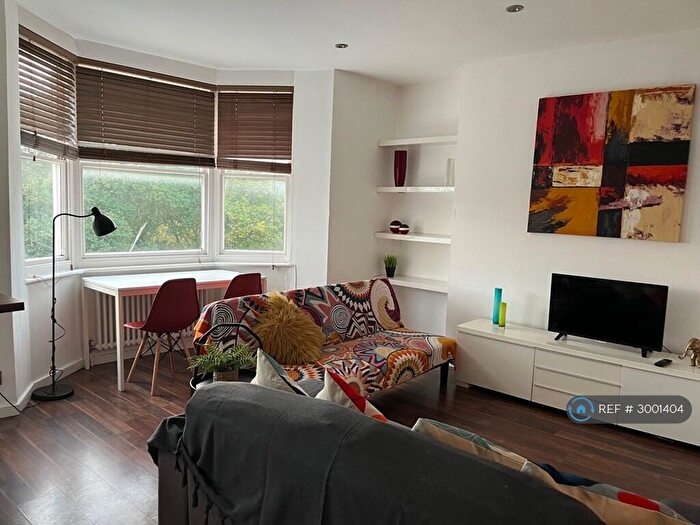 2 Bedroom Flat To Rent In Pavilion Parade, Brighton, BN2