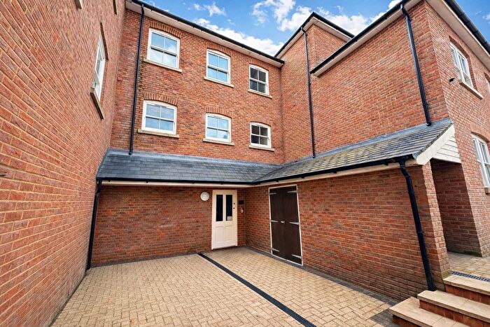 1 Bedroom Flat To Rent In Milliners Place, Matthew Street, Dunstable, Bedfordshire, LU6