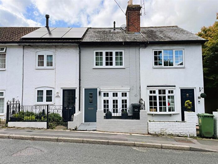 2 Bedroom Cottage To Rent In Chalk Hill, West End, Southampton, SO18