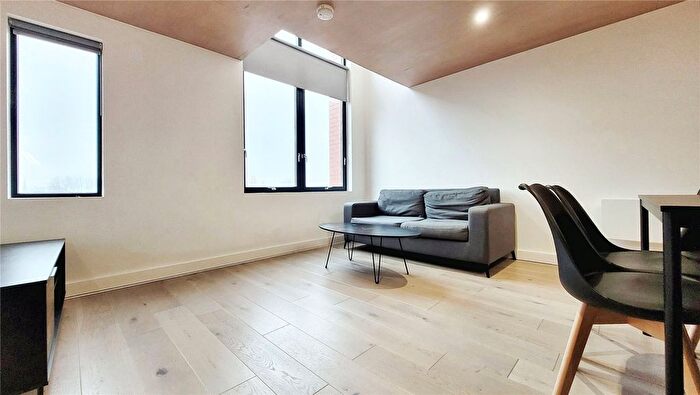 2 Bedroom Flat To Rent In Sky Gardens, Spinners Way, Manchester, M15