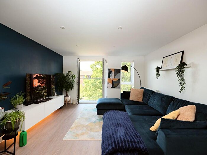 2 Bedroom Flat For Sale In Ashton Rise, Ashton Vale, BS3