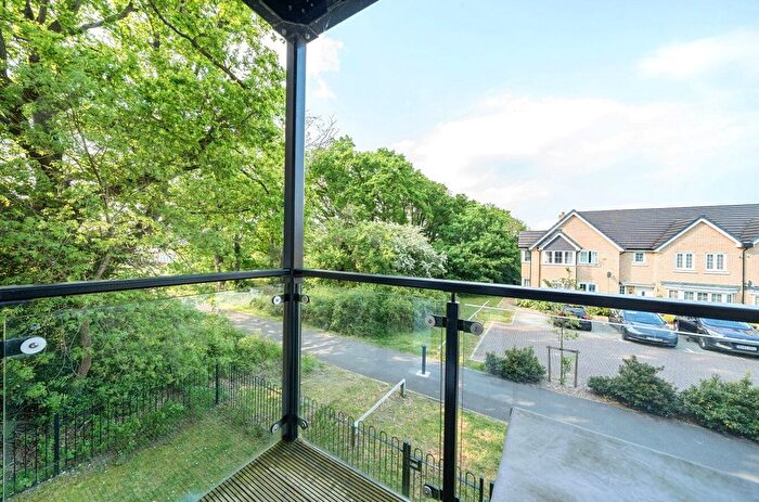2 Bedroom Flat For Sale In Budd Grove, Winnersh, Wokingham, RG41