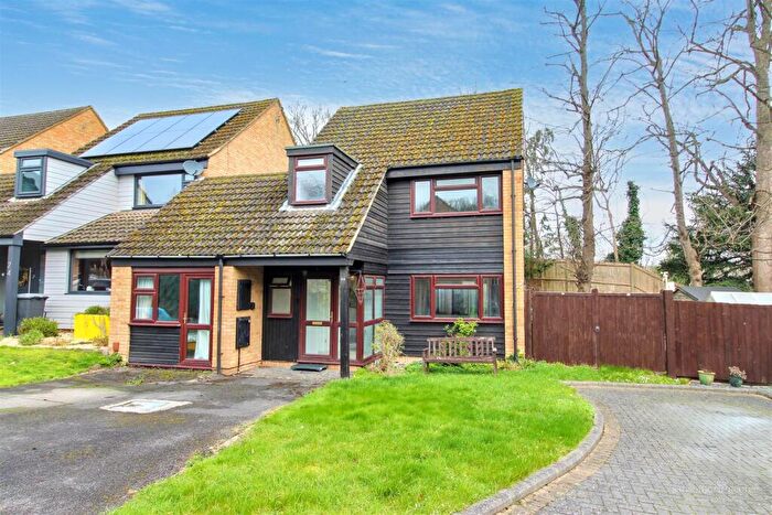 4 Bedroom Link Detached House For Sale In Marshall Close, Purley On Thames, Reading, RG8