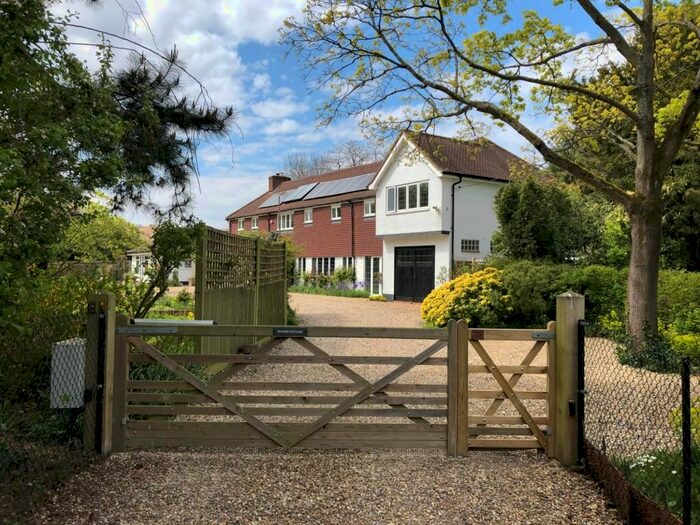 Houses for sale & to rent in RG30 3RJ, Reading Road, Burghfield Reading