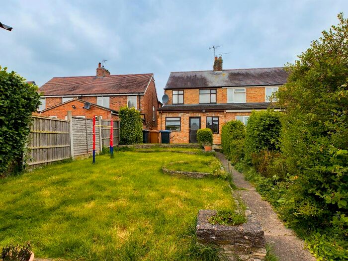 3 Bedroom Semi Detached House For Sale In Glebe Road, Hinckley, LE10