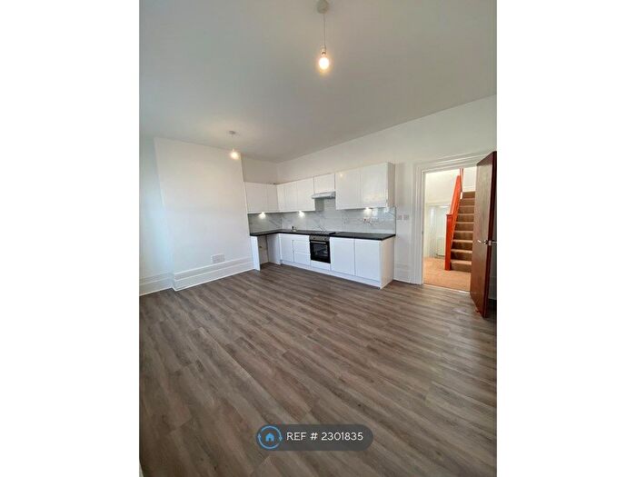 4 Bedroom Flat To Rent In Bellevue Road, London, N11