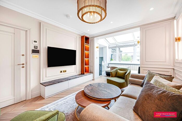 2 Bedroom Flat To Rent In Royal Crescent, London, W11