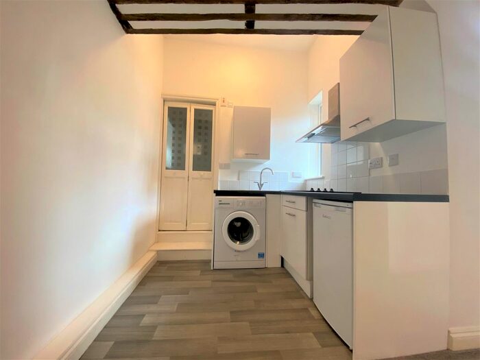 1 Bedroom Flat To Rent In High Street, Warminster, BA12