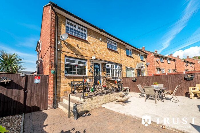 3 Bedroom Semi-detached House For Sale In Carr Street, Birstall, WF17