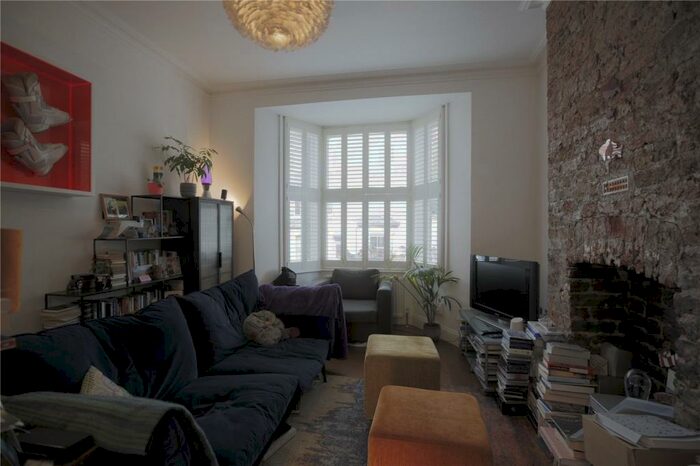 2 Bedroom Apartment To Rent In Alexander Road, Islington, London, N19