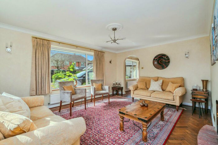 3 Bedroom Detached House For Sale In Woodside Close, Chalfont St Peter, Gerrards Cross, SL9