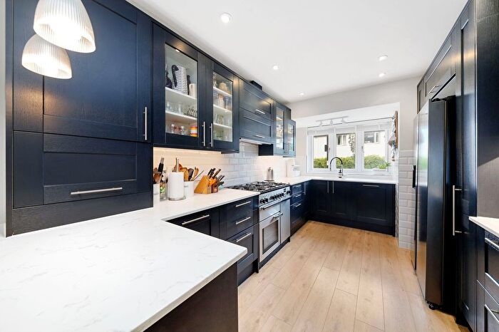 4 Bedroom Semi-Detached House To Rent In Faraday Road, London, W3