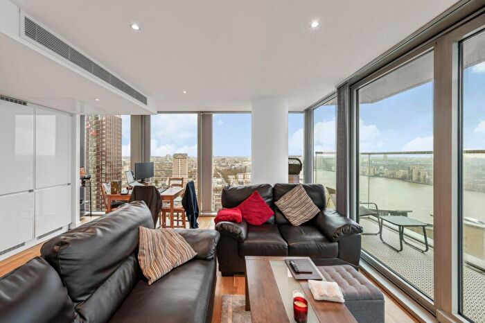 2 Bedroom Flat To Rent In Landmark West Tower, Marsh Wall, E14