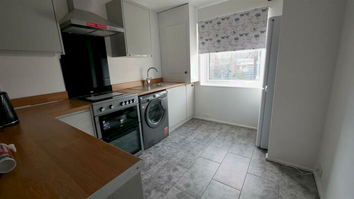 2 Bedroom Flat To Rent In Station Road, Cuffley, EN6