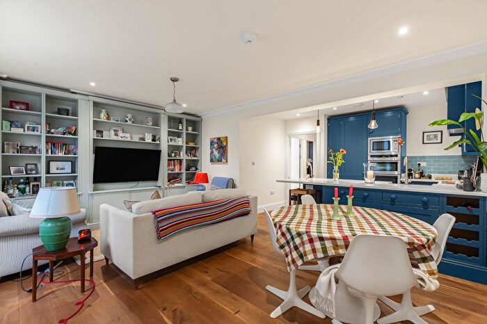 2 Bedroom Maisonette To Rent In Grafton Square, London, SW4