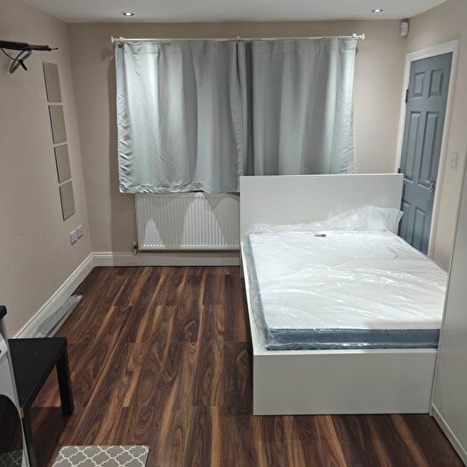 1 Bedroom Studio To Rent In Carnarvon Drive, Hayes, UB3