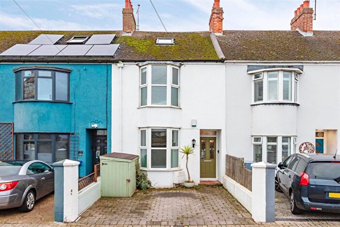 3 Bedroom Terraced House For Sale In Grafton Road, Worthing, BN11