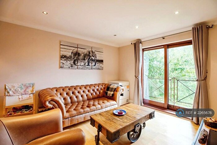 2 Bedroom Flat To Rent In Kingswood Drive, London, SE19