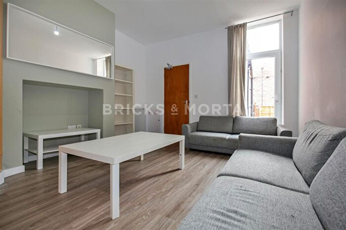 3 Bedroom Flat To Rent In Stratford Road, Heaton, Newcastle Upon Tyne, NE6