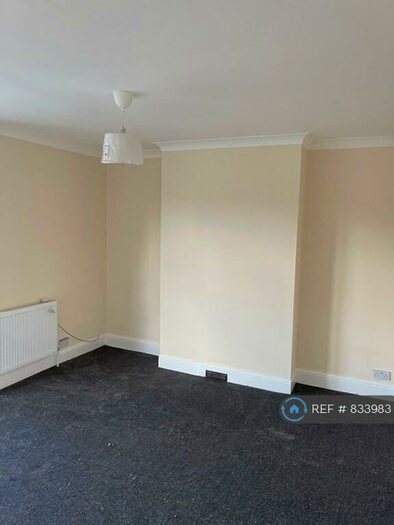 2 Bedroom Flat To Rent In Crescent Road, Brentwood, CM14