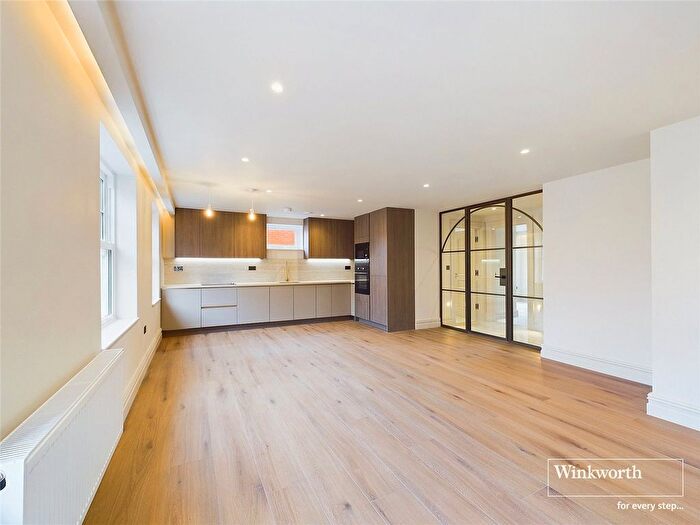 3 Bedroom Flat To Rent In North Street, Caversham, Reading, Berkshire, RG4