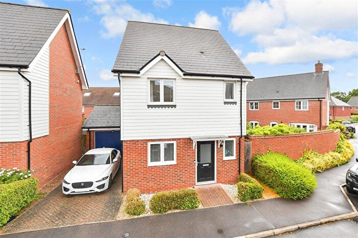 3 Bedroom Detached House For Sale In Hop Pocket Way, Headcorn, Kent, TN27