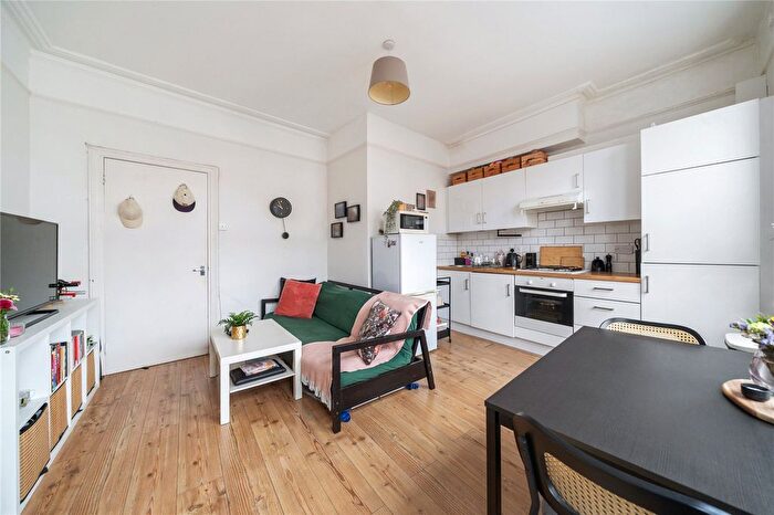 1 Bedroom Flat To Rent In London Road, London, SW17