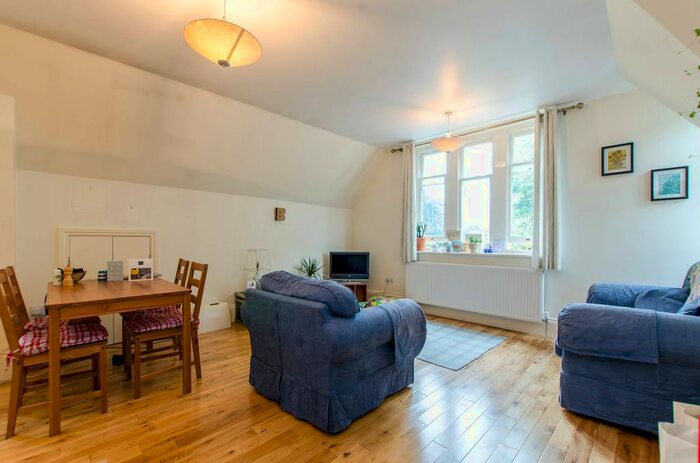 2 Bedroom Flat To Rent In Stockwell Park Road, Stockwell, London, SW9