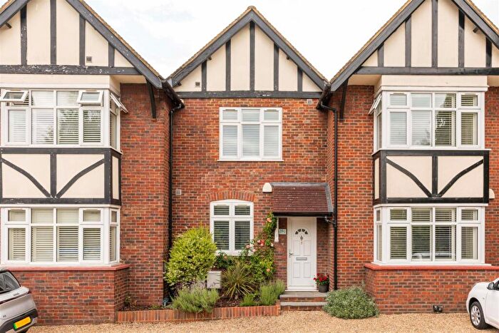 2 Bedroom House For Sale In Deepdene Avenue, Dorking, RH5