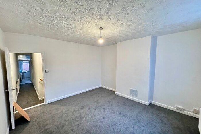 2 Bedroom End Of Terrace House To Rent In Vernon Road, Nottingham, NG6