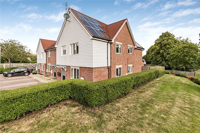 2 Bedroom Flat For Sale In Vulcan Close, Biggin Hill, Westerham, TN16