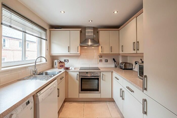 2 Bedroom Flat To Rent In Battersea, SW11