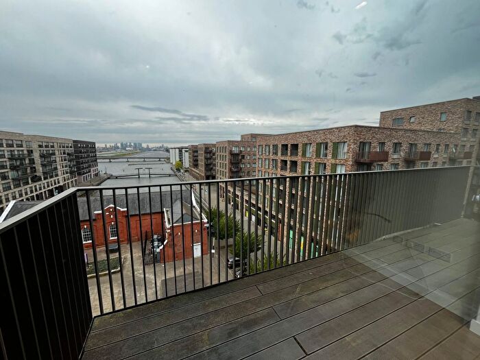 2 Bedroom Flat For Sale In Shackleton Way, London, E16
