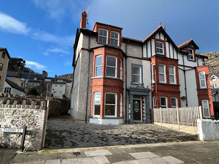 4 Bedroom Semi Detached House For Sale In Tudno Street, Llandudno, LL30