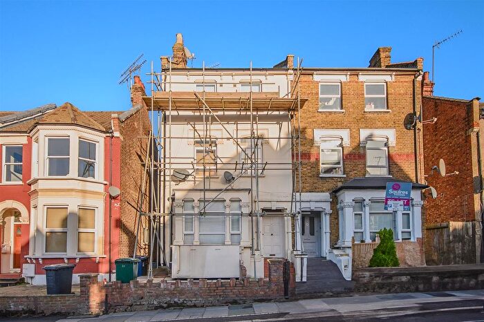 Studio To Rent In Dollis Road, London, N3