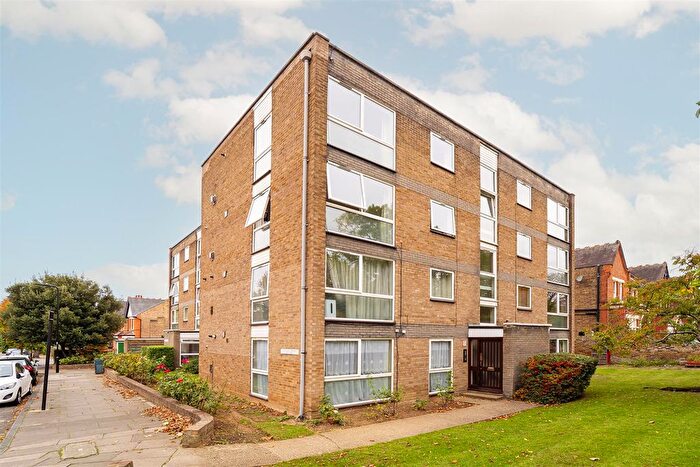 2 Bedroom Flat For Sale In Westbury Road, Ealing, W5