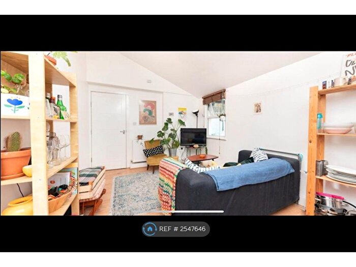 3 Bedroom Flat To Rent In Kyverdale Road, London, N16