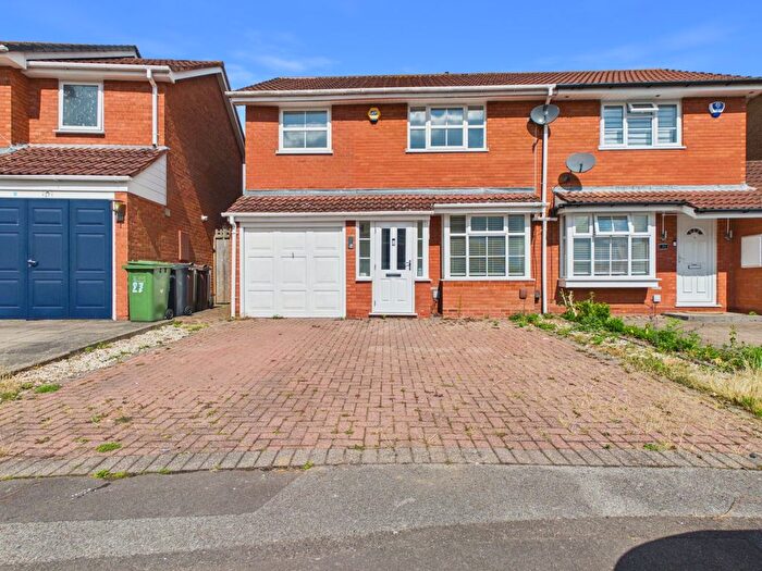 4 Bedroom Semi-Detached House To Rent In Blaythorn Avenue, Solihull, West Midlands, B92