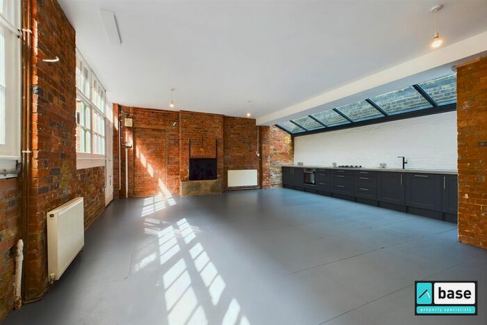 2 Bedroom End Of Terrace House To Rent In Durham Yard, London, E2