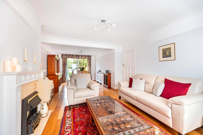 3 Bedroom Semi Detached House For Sale In Tanfield Avenue, Gladstone Park, London, NW2
